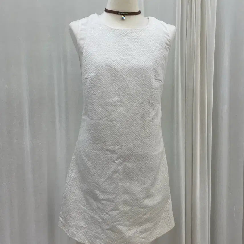 [BUNJANG] ZARA Embossed White Mini Dress / 자라 화이트 엠보싱 원피스