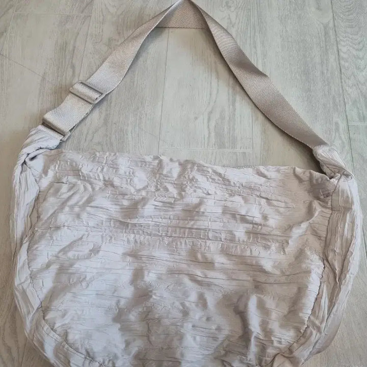 [BUNJANG] COS Cream Half Moon Crossbody Bag / 코스 크림  반달크로스