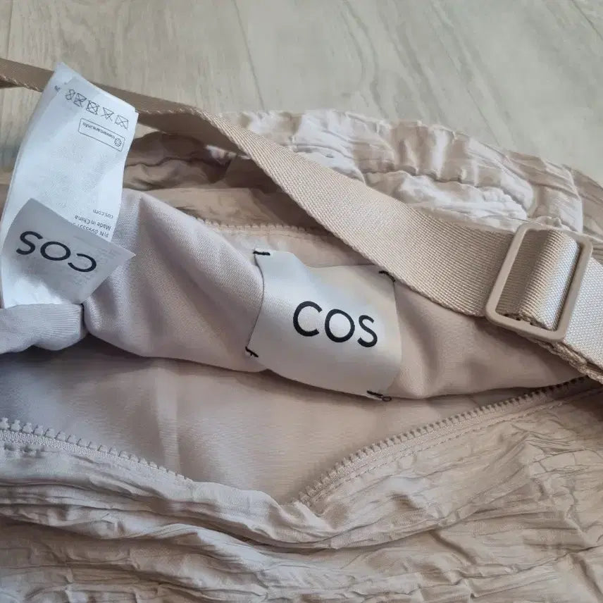 [BUNJANG] COS Cream Half Moon Crossbody Bag / 코스 크림  반달크로스