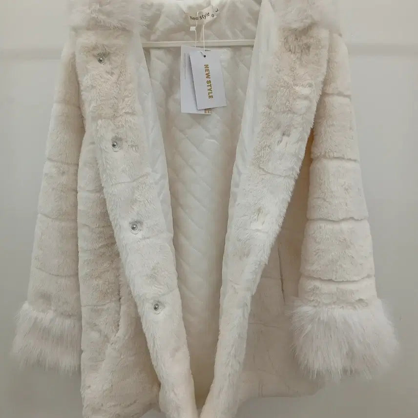 [BUNJANG] Generic Faux Fur Hooded Winter Coat / 260311-01 페이크퍼 후드 코트 여성 겨울코트