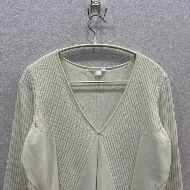 [BUNJANG] COS V-Neck Knit Sweater / COS 브이넥 니트