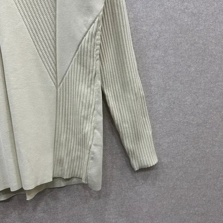 [BUNJANG] COS V-Neck Knit Sweater / COS 브이넥 니트