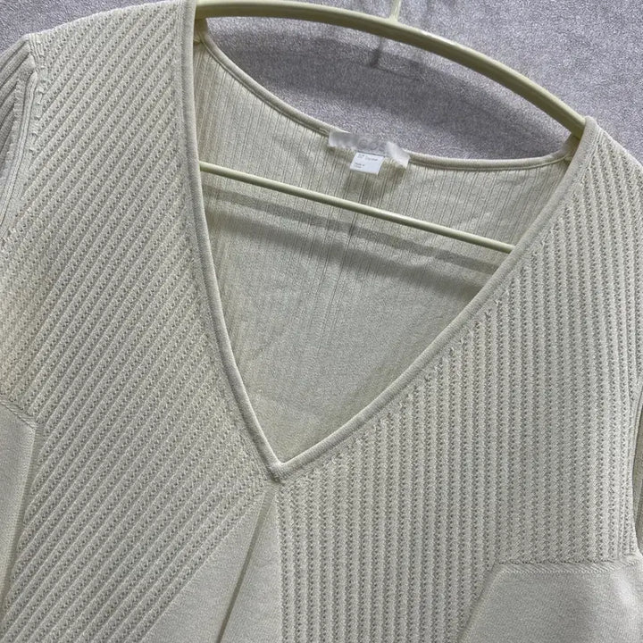 [BUNJANG] COS V-Neck Knit Sweater / COS 브이넥 니트