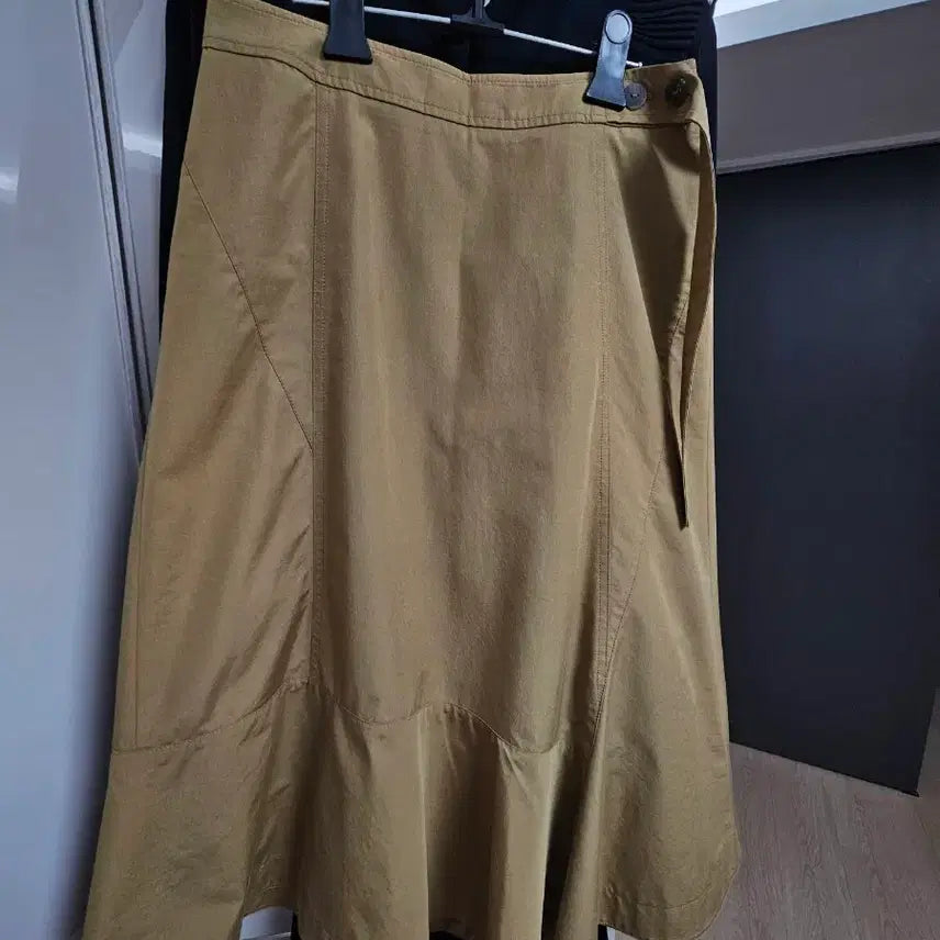 [SOLD OUT] sjsj 베이지 A라인 미디 스커트 67사이즈.