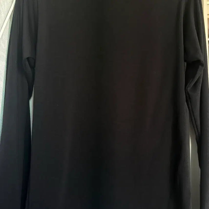 [BUNJANG] One Shoulder Lettering Long Sleeve Top / 원 오프숄더 레터링 라운드 유넥 긴팔티