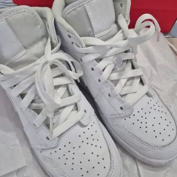 [BUNJANG] Nike Jordan 1 Mid White Sneakers / 나이키 조던1 미드 화이트 240