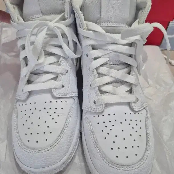 [BUNJANG] Nike Jordan 1 Mid White Sneakers / 나이키 조던1 미드 화이트 240