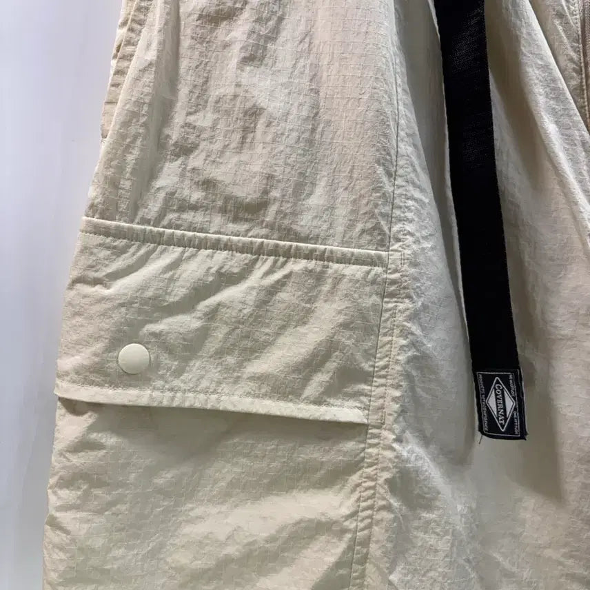 [SOLD OUT] [L] 커버낫 나일론 립스톱 카고 반바지 아이보리  3.5
