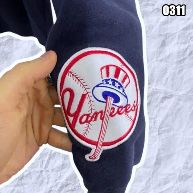 [BUNJANG] Russell Yankees 00s Round Neck Sweatshirt / XL 러셀 RUSSELL 00S 양키즈 라운드 맨투맨