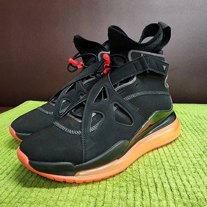 [SOLD OUT] 나이키 조던 래티튜드 720 우먼스 운동화 240mm