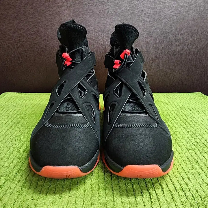 [SOLD OUT] 나이키 조던 래티튜드 720 우먼스 운동화 240mm
