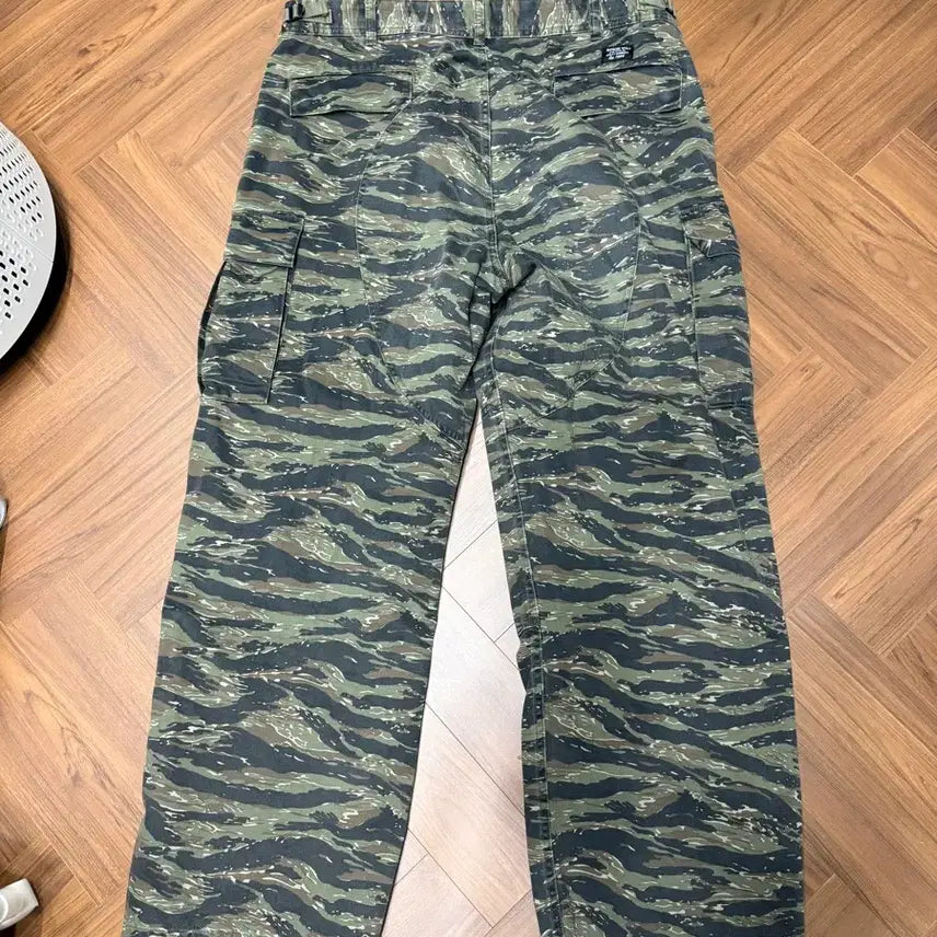 [SOLD OUT] 슈프림 카고 팬츠 올리브 타이거 카모 24SS (36사이즈)