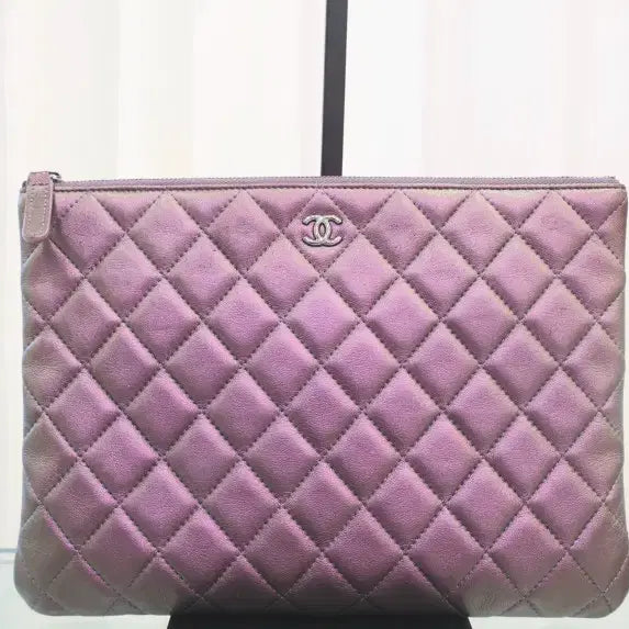[SOLD OUT] 샤넬 클래식 뉴미듐 클러치백 a82545