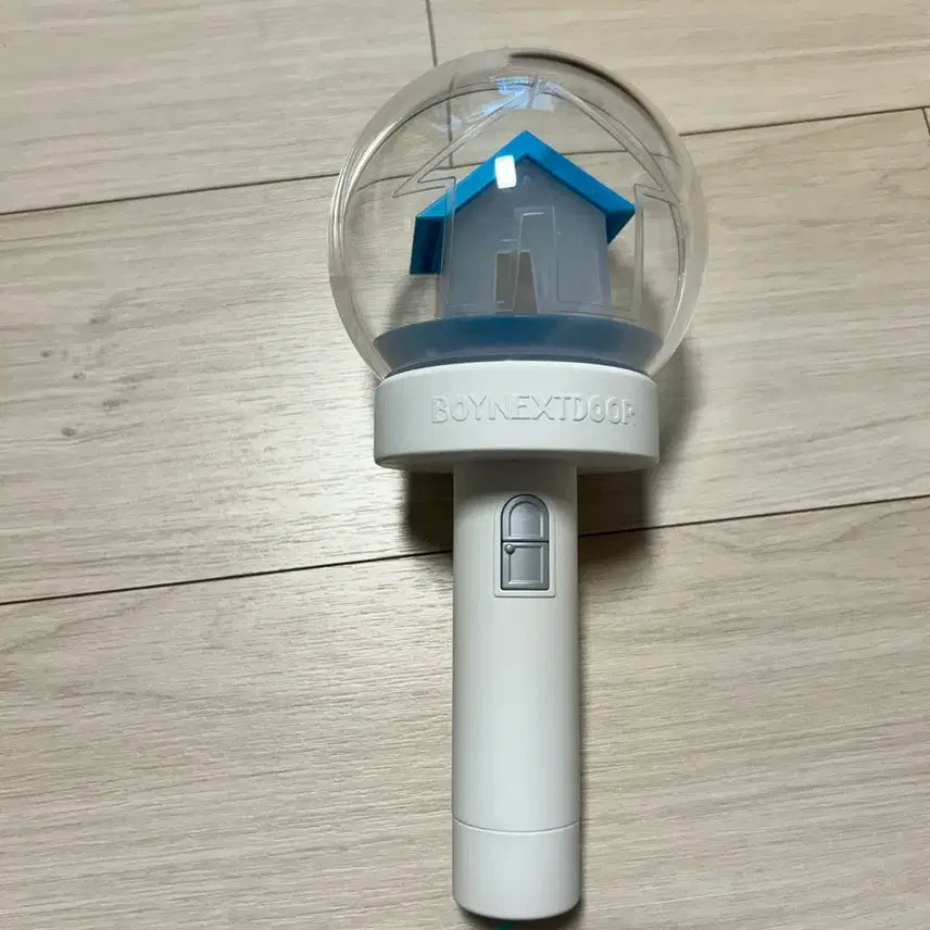 [BUNJANG] BOYNEXTDOOR Official Lightstick &amp; Album Bundle Set / 보이넥스트도어 응원봉 및 앨범 일괄 판매