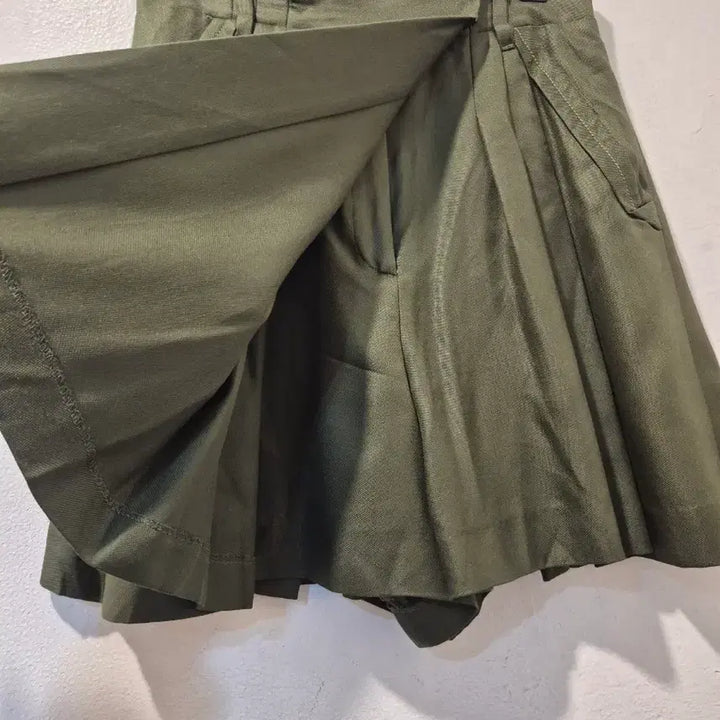 [SOLD OUT] 마인 카키 플리츠 미니 스커트 반바지