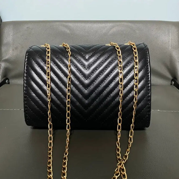 [BUNJANG] Black Quilted Gold Chain Shoulder Bag / 블랙 퀼팅 금장 로고 체인백 숄더백