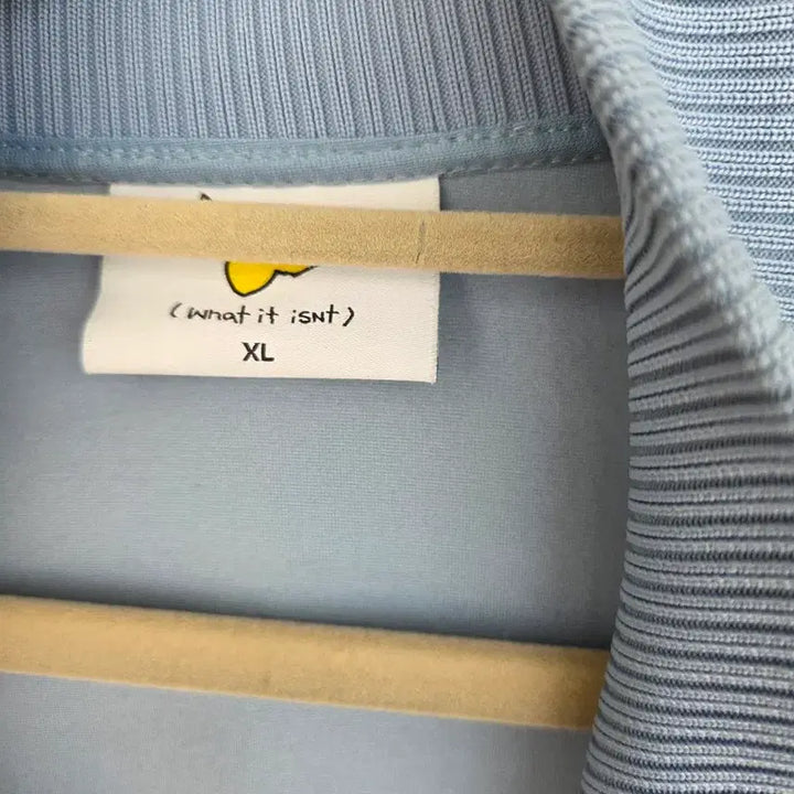 [SOLD OUT] 마크곤잘레스하늘색 트랙 자켓
