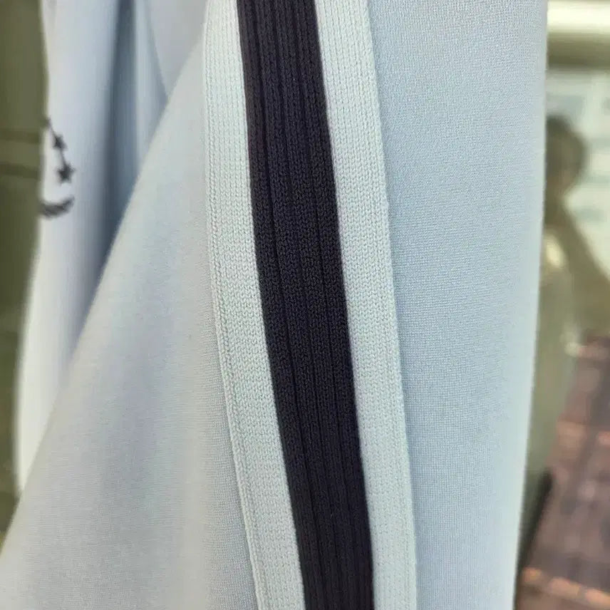 [SOLD OUT] 마크곤잘레스하늘색 트랙 자켓