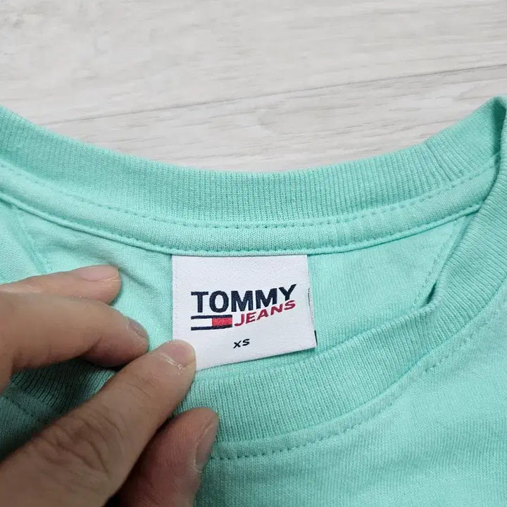 [BUNJANG] Tommy Hilfiger Mint Embroidered Logo T-Shirt / 여성 타미힐피거 민트 반팔 티셔츠