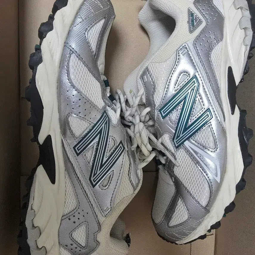[BUNJANG] New Balance ML610T Metallic Silver Sneakers / 뉴발란스 ml610t 메탈릭 실버 265 (택포)