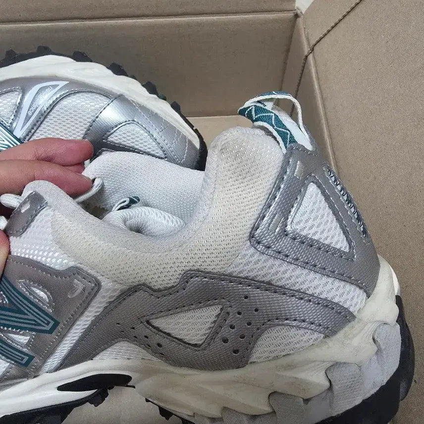 [BUNJANG] New Balance ML610T Metallic Silver Sneakers / 뉴발란스 ml610t 메탈릭 실버 265 (택포)