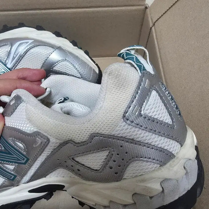 [BUNJANG] New Balance ML610T Metallic Silver Sneakers / 뉴발란스 ml610t 메탈릭 실버 265 (택포)