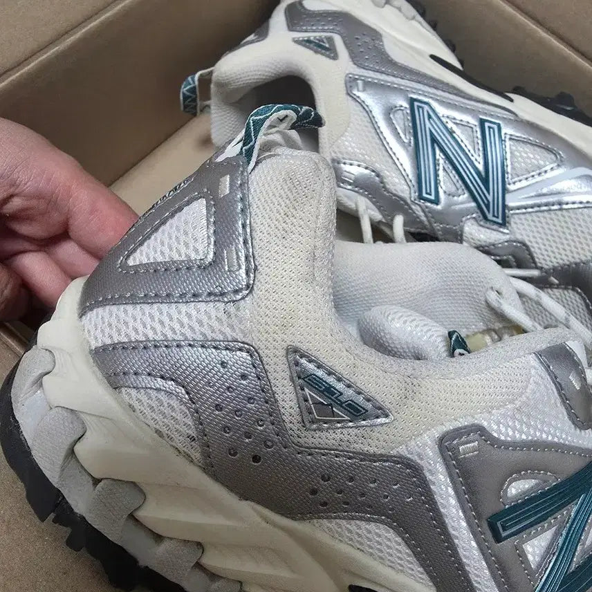[BUNJANG] New Balance ML610T Metallic Silver Sneakers / 뉴발란스 ml610t 메탈릭 실버 265 (택포)