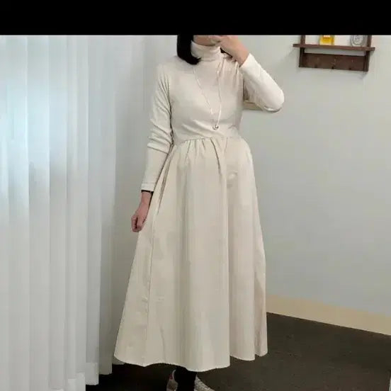 [BUNJANG] [새상품급인데 반값] 목폴라 A라인 플레어 레이어드 원피스 블랙/아이보리 / [새상품급인데 반값] 목폴라 A라인 플레어 레이어드 원피스 블랙/아이보리