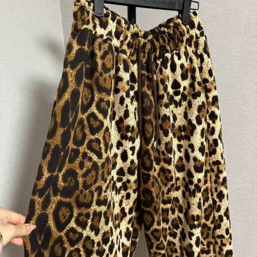 [BUNJANG] Bonita Leopard Print Jogger Pants / 보니타 호피 조거팬츠 기모