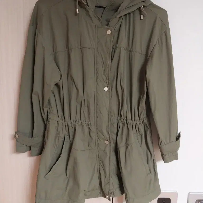 [BUNJANG] Olivia Hassler Khaki Hooded Field Jacket / Olivia Hassler 카키색 후드 야상 점퍼 55 66