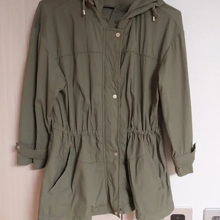 [BUNJANG] Olivia Hassler Khaki Hooded Field Jacket / Olivia Hassler 카키색 후드 야상 점퍼 55 66