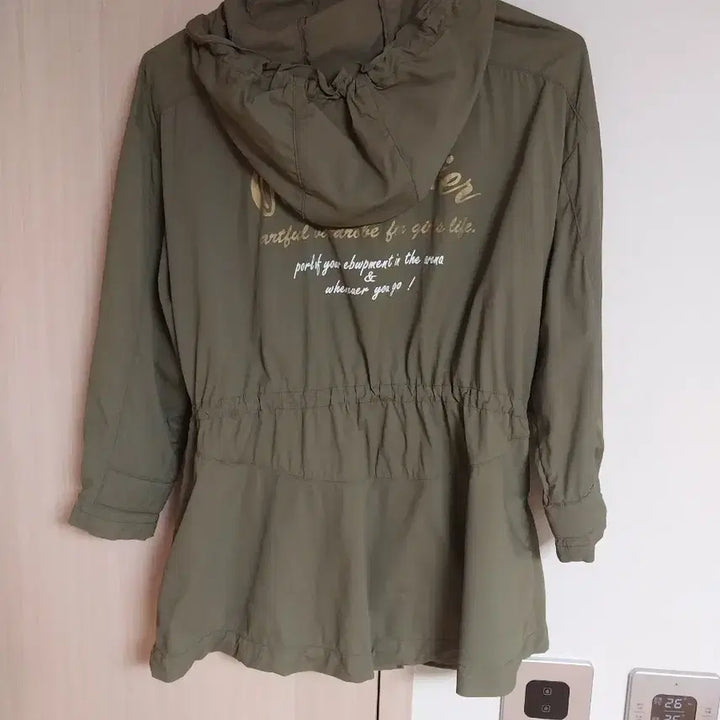 [BUNJANG] Olivia Hassler Khaki Hooded Field Jacket / Olivia Hassler 카키색 후드 야상 점퍼 55 66