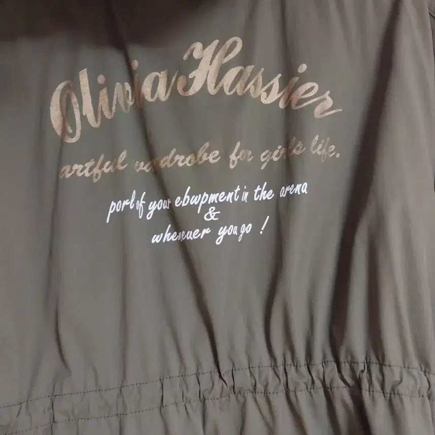 [BUNJANG] Olivia Hassler Khaki Hooded Field Jacket / Olivia Hassler 카키색 후드 야상 점퍼 55 66
