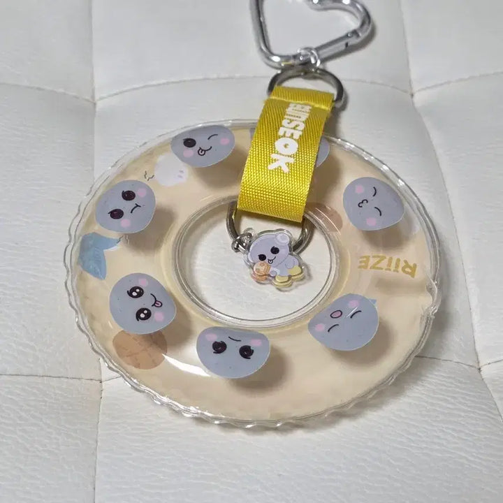 [BUNJANG] Riize Eunseok Shanghai Popup Tube Keyring / Riize 라이즈 은석 상하이 팝업 굿즈 튜브 키링