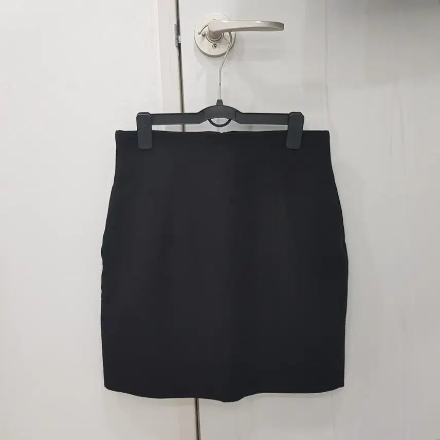 [SOLD OUT] 아뜨랑스 블랙 H라인 치마 M