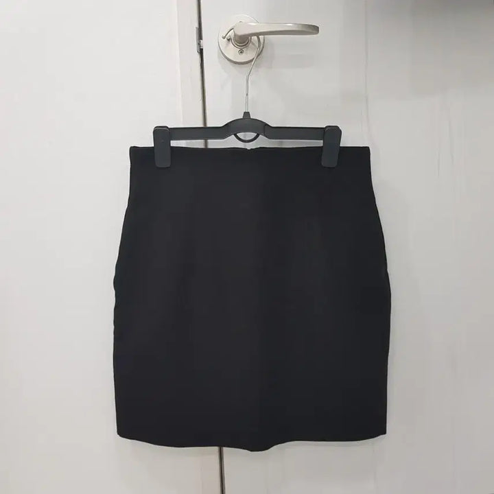 [SOLD OUT] 아뜨랑스 블랙 H라인 치마 M