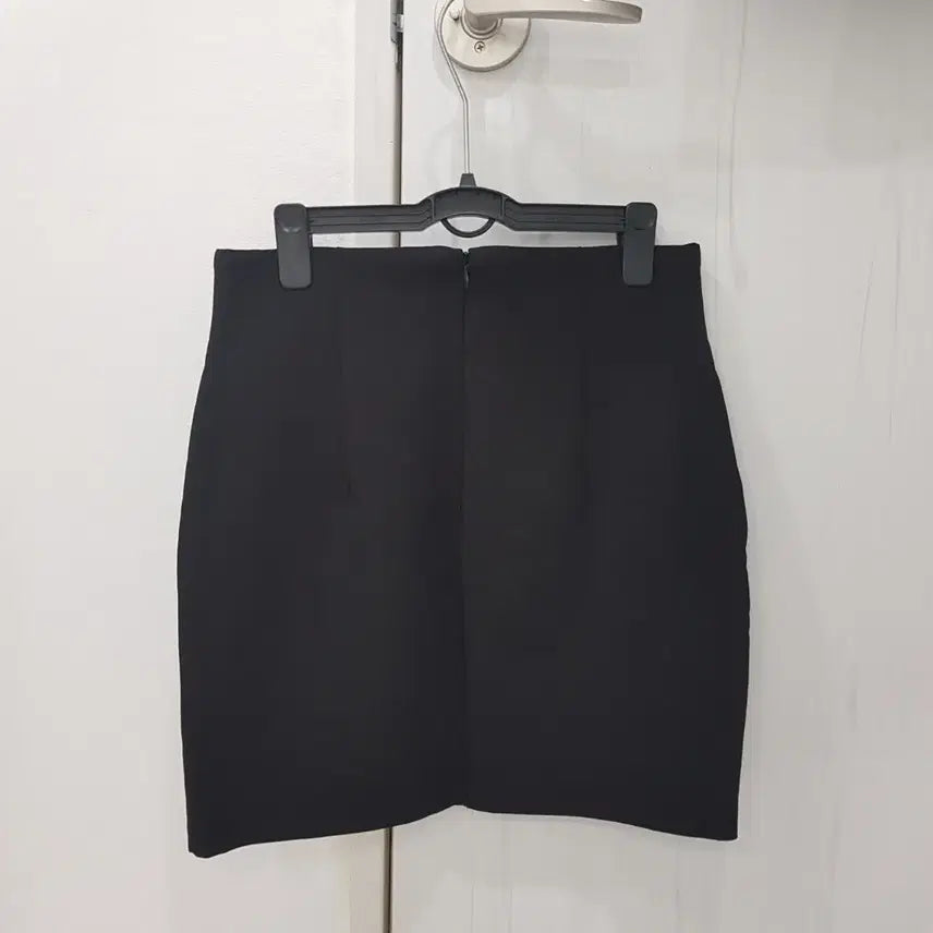 [SOLD OUT] 아뜨랑스 블랙 H라인 치마 M