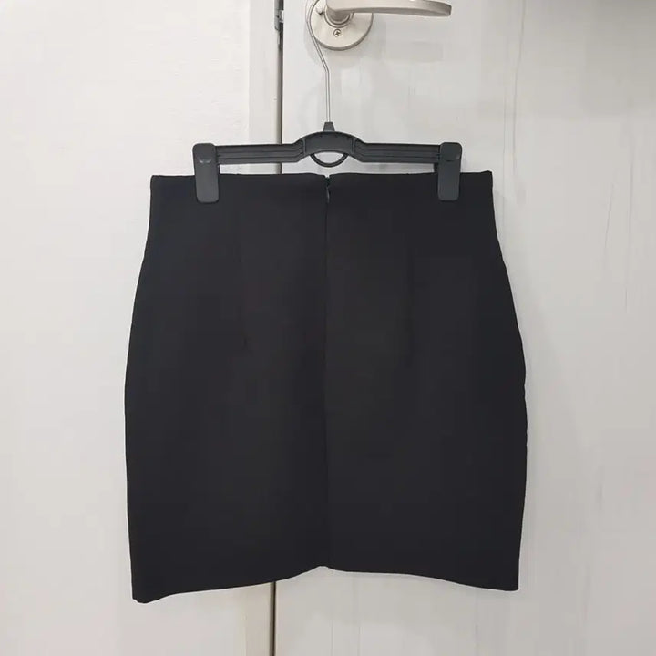 [SOLD OUT] 아뜨랑스 블랙 H라인 치마 M