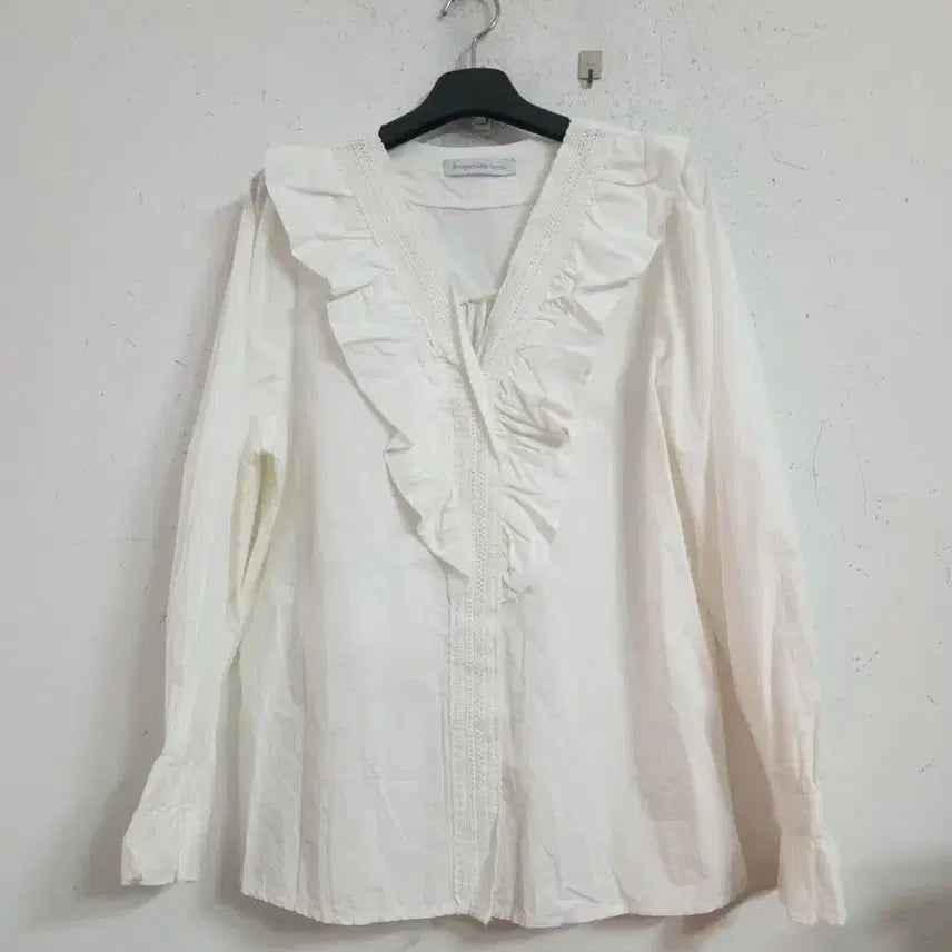 [BUNJANG] Boogmadam Frill Blouse White 66 / Boogmadam Saladi 프릴 블라우스 화이트66