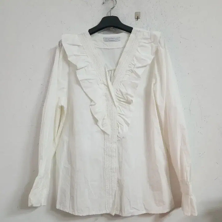 [BUNJANG] Boogmadam Frill Blouse White 66 / Boogmadam Saladi 프릴 블라우스 화이트66