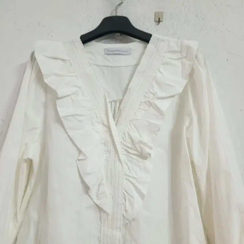 [BUNJANG] Boogmadam Frill Blouse White 66 / Boogmadam Saladi 프릴 블라우스 화이트66