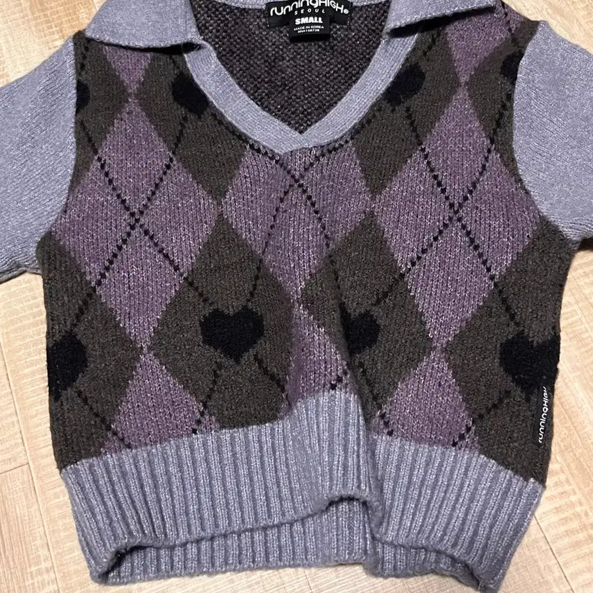 [BUNJANG] Running High Argyle Heart Collar Knit Top / 러닝하이 하트 아가일 카라 니트 탑
