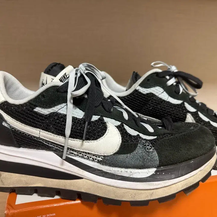 [BUNJANG] Nike x Sacai Vaporwaffle Black/White (285) / 나이키 사카이 블랙/화이트  285