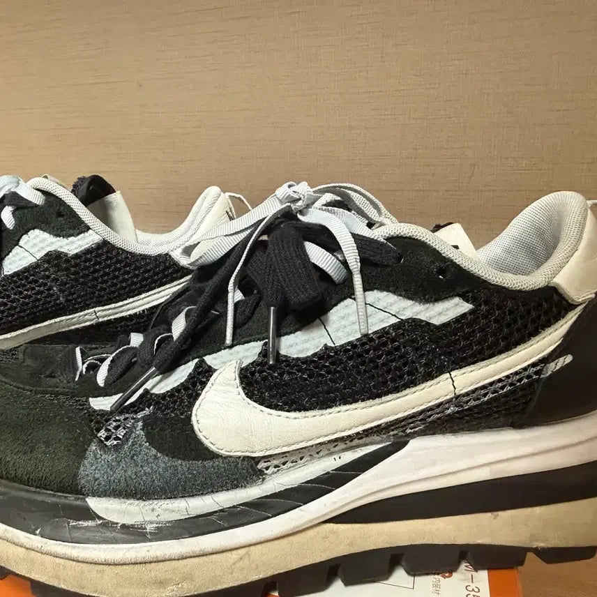 [BUNJANG] Nike x Sacai Vaporwaffle Black/White (285) / 나이키 사카이 블랙/화이트  285