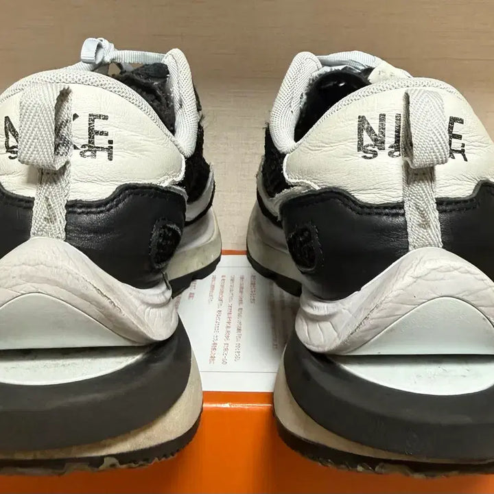 [BUNJANG] Nike x Sacai Vaporwaffle Black/White (285) / 나이키 사카이 블랙/화이트  285