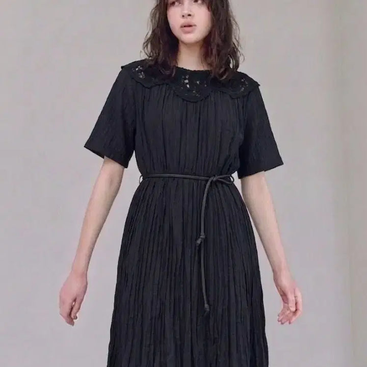 [BUNJANG] Deco Lace Collar Pleated Long Dress / 데코 / 레이스 칼라 주름 롱 원피스 55 (정가 81만)