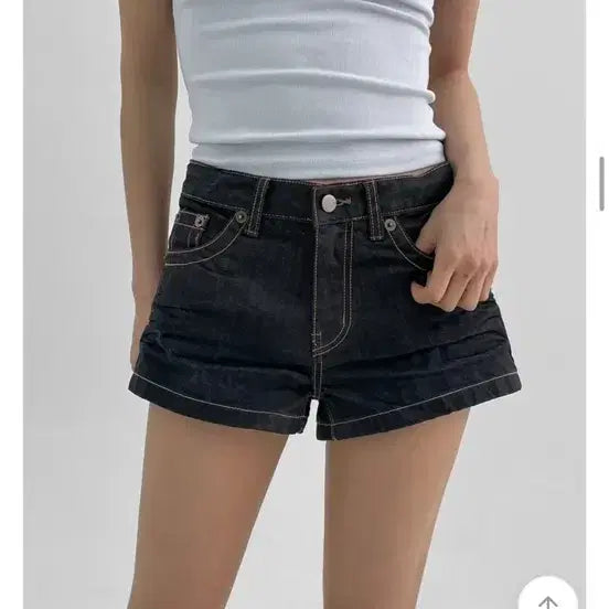 [SOLD OUT] 새상품 에이블리 블랙업 핫크논페이드숏데님팬츠