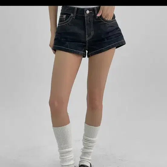 [SOLD OUT] 새상품 에이블리 블랙업 핫크논페이드숏데님팬츠