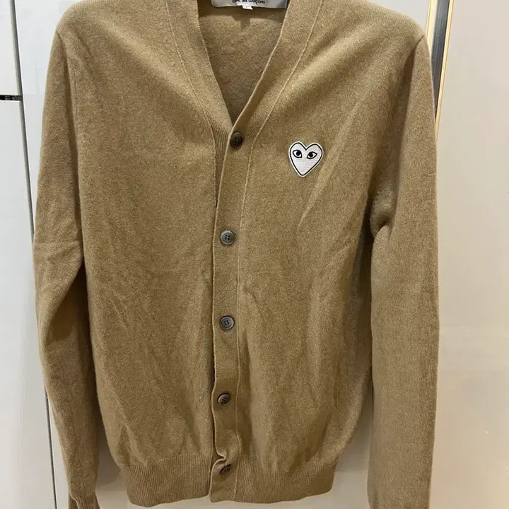 [BUNJANG] Comme des Garcons Beige White Emblem Cardigan / 꼼데가르송 베이지 화이트와펜가디건 L