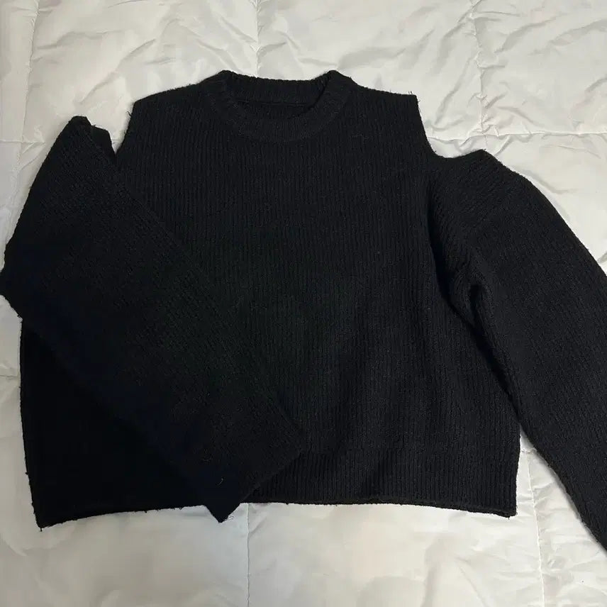 [BUNJANG] Shoulder Slit Knit / 숄더 트임 니트